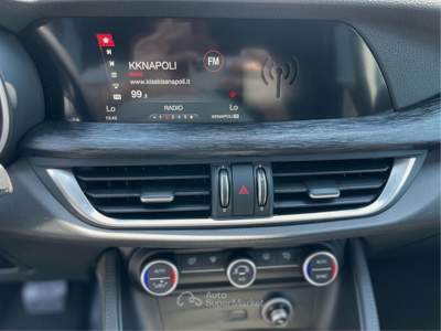 Alfa Romeo Stelvio AT8 RWD Business Bianco usata Calvi Risorta