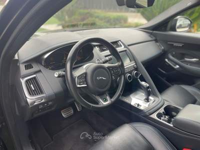 Jaguar E-Pace AWD aut. R-Dynamic HSE Nero usata Calvi Risorta