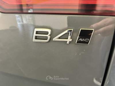 Volvo V60 Cross Country 2.0 B4 Ultimate Awd Auto Grigio usata Parma