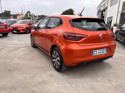 Renault Clio 1.0 sce Equilibre NO VINCOLI Arancione usata Anzio