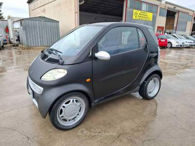 Smart ForTwo 600 BENZINA TETTO PANORAMICO ANNO 2000 Nero usata ANDRIA