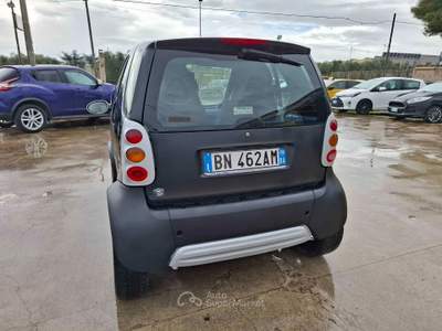 Smart ForTwo 600 BENZINA TETTO PANORAMICO ANNO 2000 Nero usata ANDRIA