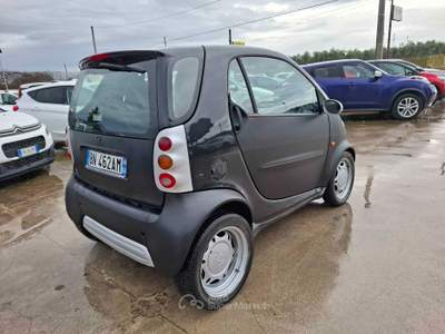 Smart ForTwo 600 BENZINA TETTO PANORAMICO ANNO 2000 Nero usata ANDRIA