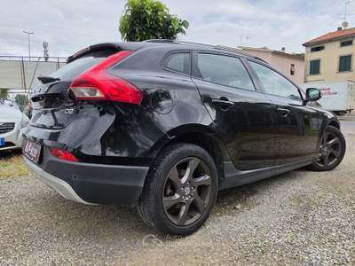 Volvo V40 - V40 Cross Country 1.6 d2 Momentum Nero usata Prato