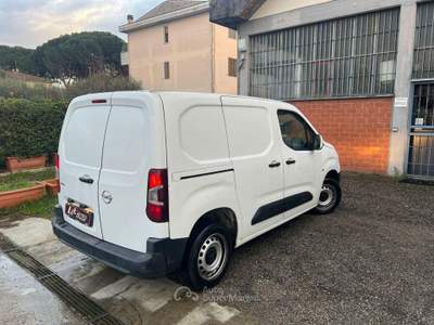Opel Combo cargo 1.5d 100cv L1H1 Edition S&S mt5 E6.2 cargo 1.5d 100cv L1H1 Edition S&S mt5 E6.2 Bianco usata Prato