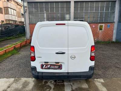 Opel Combo cargo 1.5d 100cv L1H1 Edition S&S mt5 E6.2 cargo 1.5d 100cv L1H1 Edition S&S mt5 E6.2 Bianco usata Prato