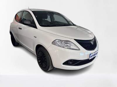 Lancia Ypsilon 1.0 FireFly 5 porte S&S Hybrid Ecochic Silver Bianco usata Cagliari