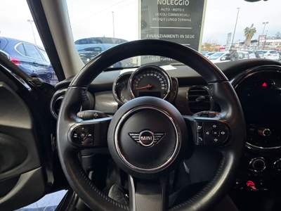MINI Cooper MINI One 1.5 102CV 5 Porte – 2022 – OK Neopatentati – Occasione Nero usata Napoli
