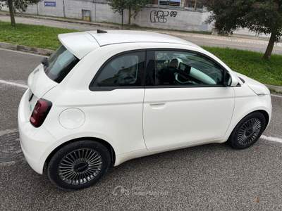 Fiat 500 Fiat 500 Elettrica , chilometri 11300 , pari al nuovo . Bianco usata Due Carrare