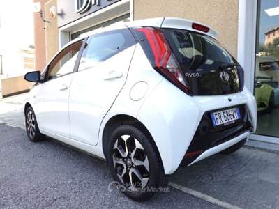 Toyota Aygo 1.0 VVT-i 72 CV 5 porte x-play MMT AUTOMATICA Bianco usata Savona