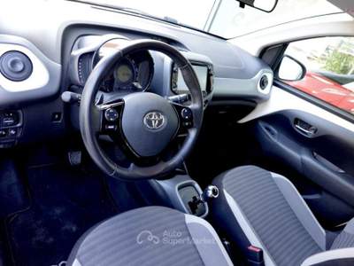 Toyota Aygo 1.0 VVT-i 72 CV 5 porte x-play MMT AUTOMATICA Bianco usata Savona