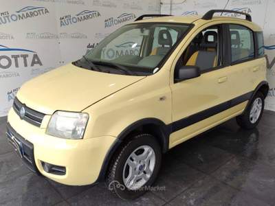 Fiat Panda 1.3 mjt 16v Climbing 4x4 Giallo usata Limatola