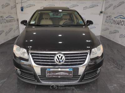 Volkswagen Passat 2.0 tdi Highline TAGLIANDI VW PELLE TETTO Nero usata Limatola