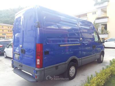 Iveco Daily TETTO ALTO PASSO MEDIO Blu/Azzurro usata Limatola