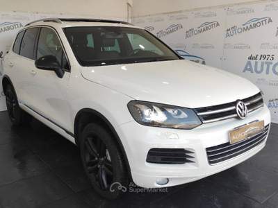 Volkswagen Touareg 3.0 V6 tdi Executive TETTO! FARI A LED! Bianco usata Limatola