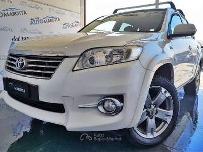 Toyota RAV4 2.2 d-4d Executive auto TAGLIANDI TOYOTA X EURO 8000! Bianco usata Limatola