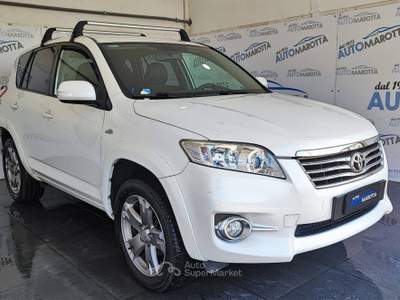 Toyota RAV4 2.2 d-4d Executive auto TAGLIANDI TOYOTA X EURO 8000! Bianco usata Limatola