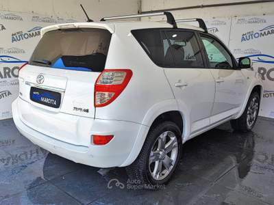 Toyota RAV4 2.2 d-4d Executive auto TAGLIANDI TOYOTA X EURO 8000! Bianco usata Limatola