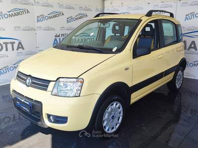 Fiat Panda 1.2 Climbing 4x4 Giallo usata Limatola
