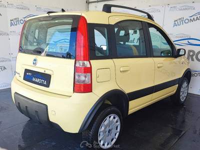 Fiat Panda 1.2 Climbing 4x4 Giallo usata Limatola
