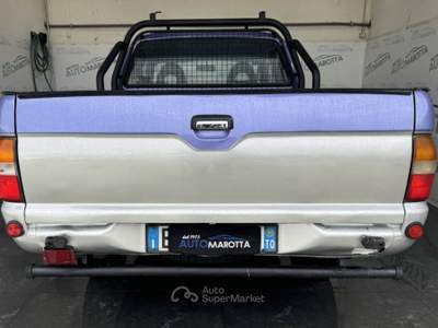 Mitsubishi L200 D.cab 2.5 tdi GLS Target 2ab 4wd Blu/Azzurro usata Limatola