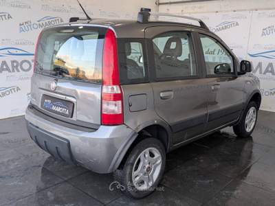 Fiat Panda 1.3 mjt 16v Climbing 4x4 75cv ELD! Grigio usata Limatola
