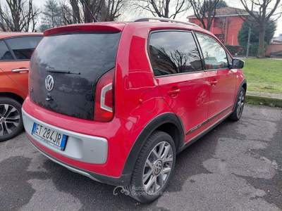 Volkswagen up! Cross 10. 5 p 75cv Rosso usata Nova Milanese