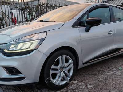 Renault Clio Clio 1.5 dci Moschino Zen 90cv Rosso usata Quarto