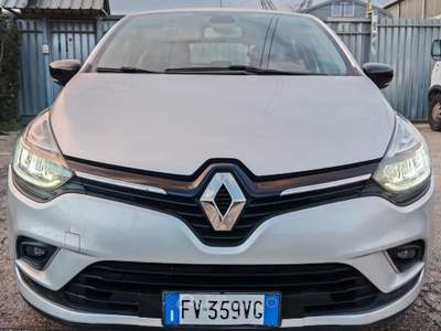 Renault Clio Clio 1.5 dci Moschino Zen 90cv Rosso usata Quarto