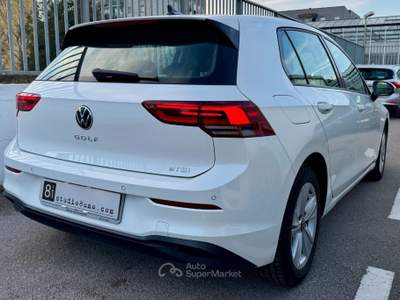 Volkswagen Golf 1.0 eTSI EVO DSG Life Bianco usata Castellammare di Stabia