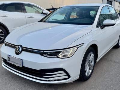 Volkswagen Golf 1.0 eTSI EVO DSG Life Bianco usata Castellammare di Stabia