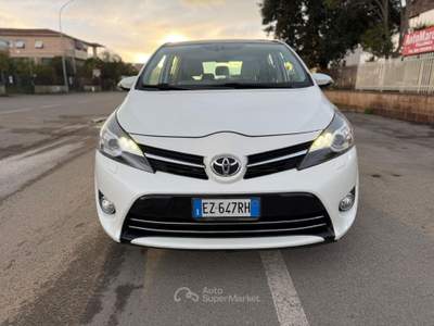 Toyota Verso  1.6 D-4D Style 7 posti Bianco usata Follonica