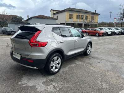 Volvo XC40 T2 automatico Essential Argento usata Isola del Liri