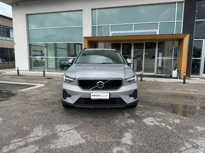 Volvo XC40 T2 automatico Essential Argento usata Isola del Liri
