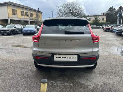 Volvo XC40 T2 automatico Essential Argento usata Isola del Liri