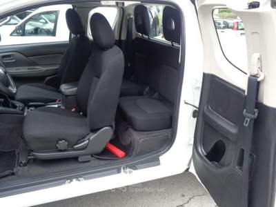 Mitsubishi L200 FULLBACK 2.4 DI 150CV Cabina Estesa SX 4x4 Bianco usata Tolentino