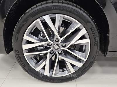 Skoda Octavia 1.5 TSI ACT HYBRID 110KW STYLE DSG Nero usata LIVORNO