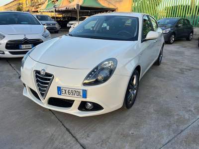 Alfa Romeo Giulietta 1.6 JTDm-2 105 CV Distinctive Bianco usata Giugliano in Campania