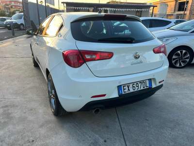 Alfa Romeo Giulietta 1.6 JTDm-2 105 CV Distinctive Bianco usata Giugliano in Campania