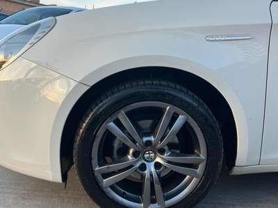 Alfa Romeo Giulietta 1.6 JTDm-2 105 CV Distinctive Bianco usata Giugliano in Campania