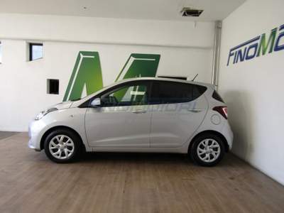 Hyundai i10 1.0 MPI 66 CV 5 porte - NEOPATENTATI Argento usata Fino Mornasco