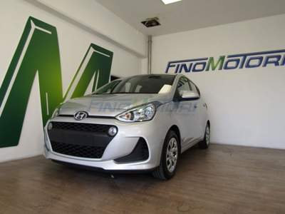 Hyundai i10 1.0 MPI 66 CV 5 porte - NEOPATENTATI Argento usata Fino Mornasco