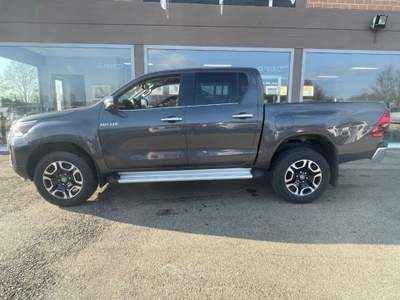 Toyota Hilux 2.4 D-4D A/T 4WD 4 porte Double Cab Executive Grigio usata Scandiano