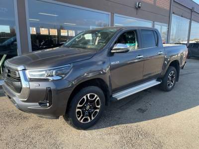 Toyota Hilux 2.4 D-4D A/T 4WD 4 porte Double Cab Executive Grigio usata Scandiano