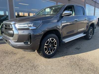 Toyota Hilux 2.4 D-4D A/T 4WD 4 porte Double Cab Executive Grigio usata Scandiano