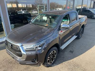 Toyota Hilux 2.4 D-4D A/T 4WD 4 porte Double Cab Executive Grigio usata Scandiano