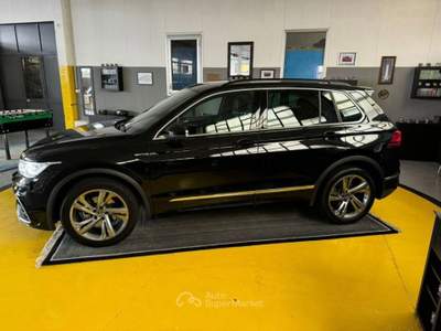 Volkswagen Tiguan TIGUAN 2.0 tdi R-Line 150cv dsg Nero usata Pontirolo Nuovo