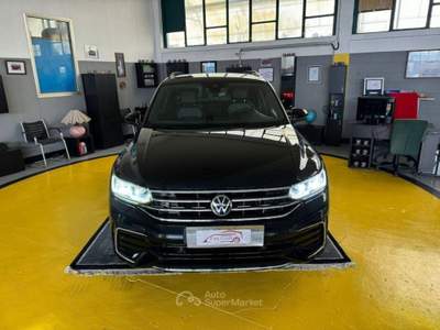 Volkswagen Tiguan TIGUAN 2.0 tdi R-Line 150cv dsg Nero usata Pontirolo Nuovo