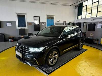 Volkswagen Tiguan TIGUAN 2.0 tdi R-Line 150cv dsg Nero usata Pontirolo Nuovo