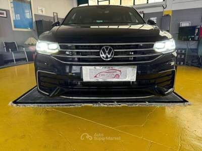 Volkswagen Tiguan TIGUAN 2.0 tdi R-Line 150cv dsg Nero usata Pontirolo Nuovo
